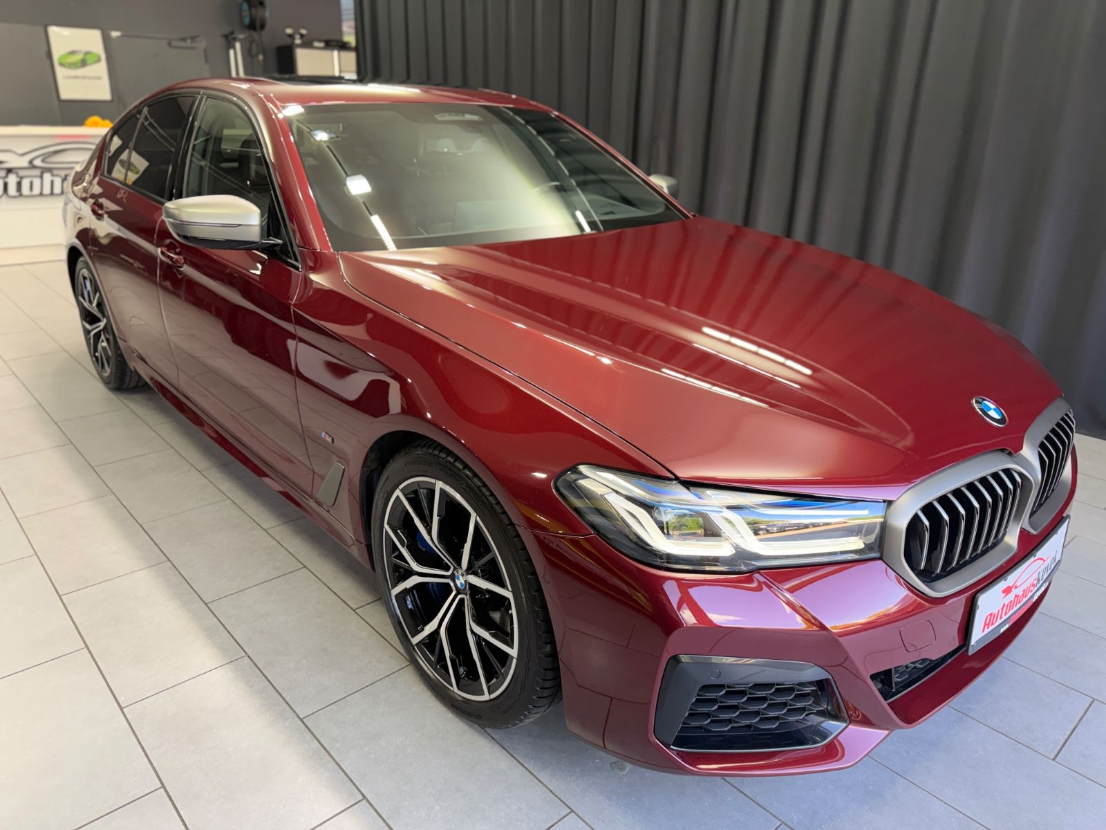 Fahrzeugabbildung BMW M550 i xDrive Limousine|INDIVIDUAL|LASER|H&K|HuD