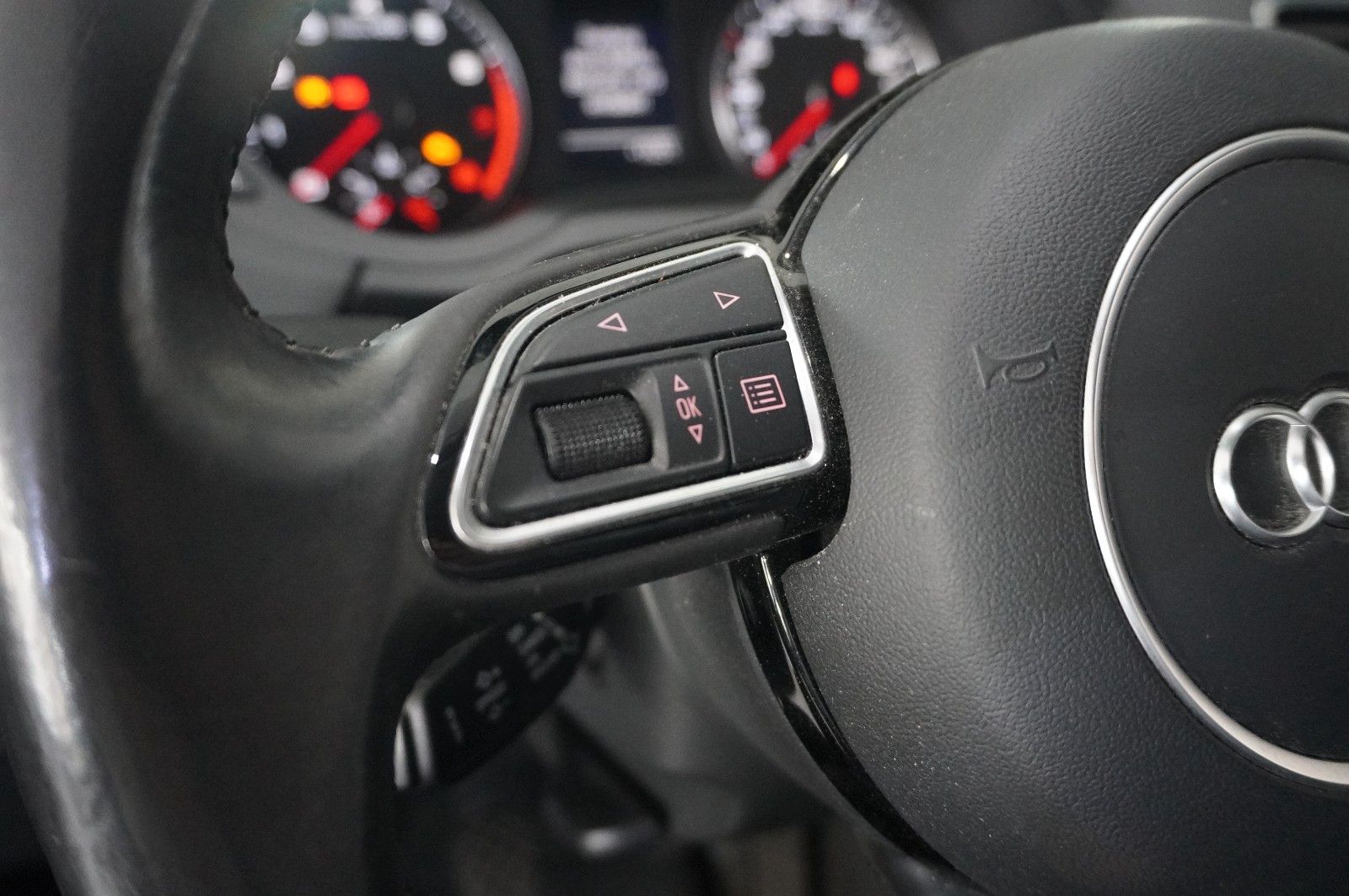 Fahrzeugabbildung Audi Q3 1.4 TFSI ULTRA SPORT NAVI/SHZ/PDC/SPORT/AHK