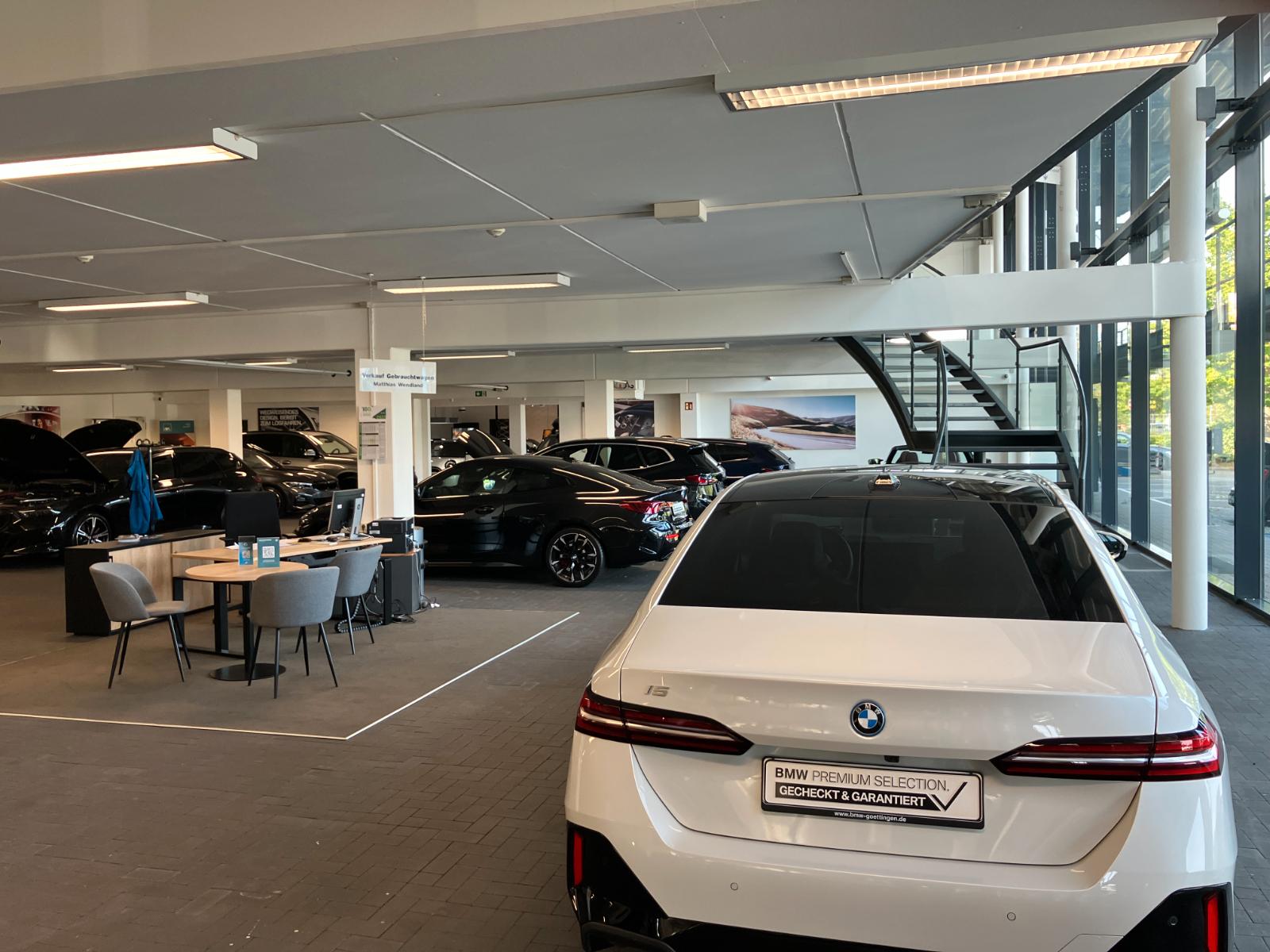 showroom-image-bottom