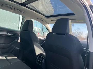 Fahrzeugabbildung SKODA Karoq DSG Drive 125 4x4 Virtuell Navi SHZ uvm.