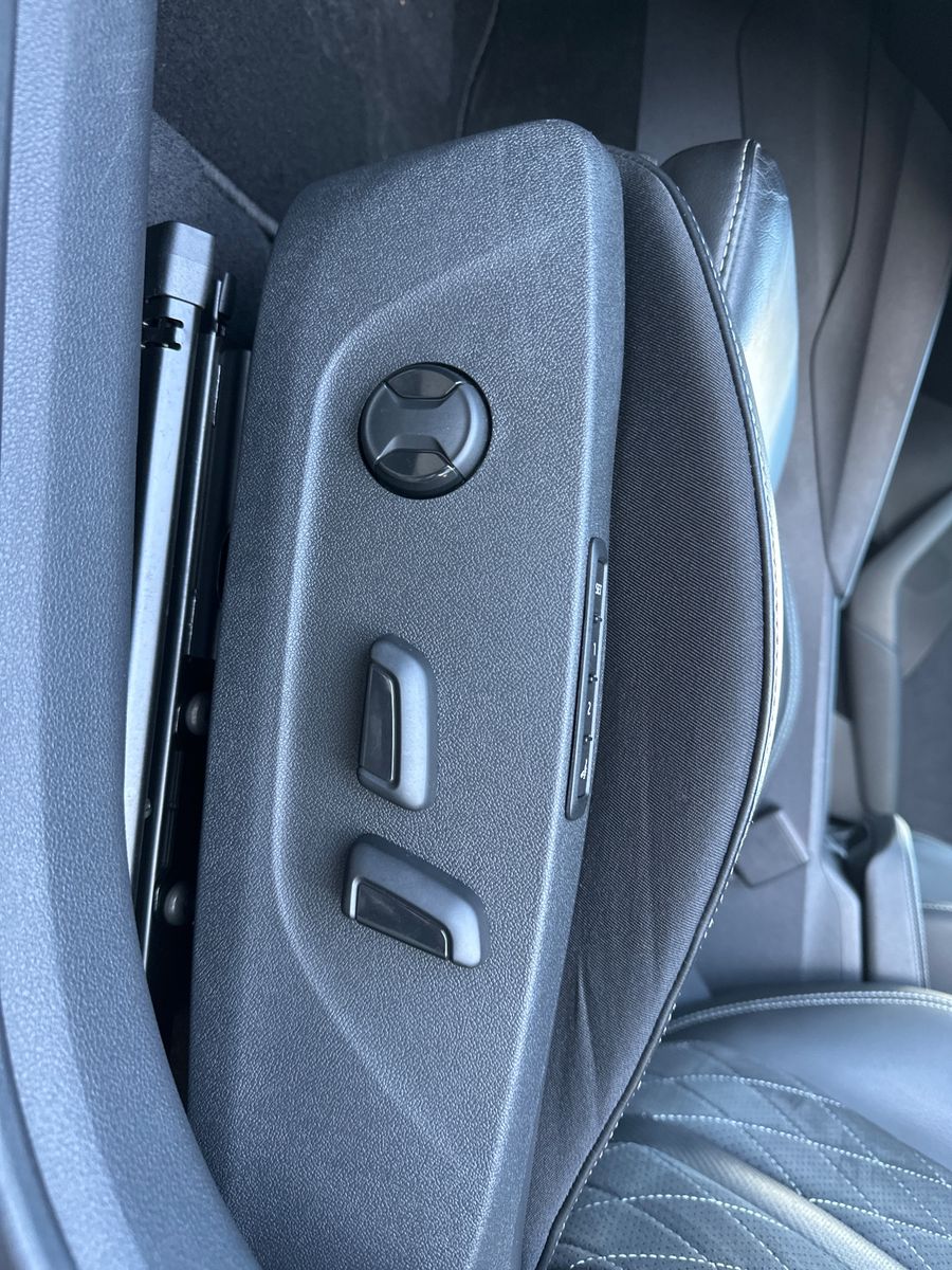 Fahrzeugabbildung SKODA Octavia Combi RS 4x4 Challenge NAV+MATRIX+AHK