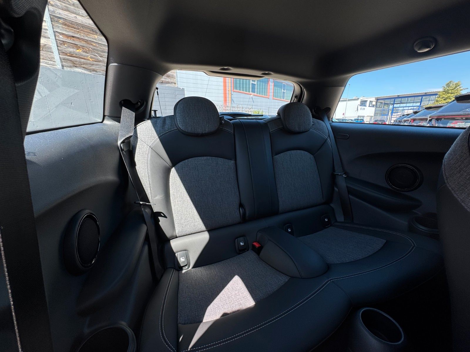 Fahrzeugabbildung MINI One John Cooper Works Tempomat LED SHZ PDC