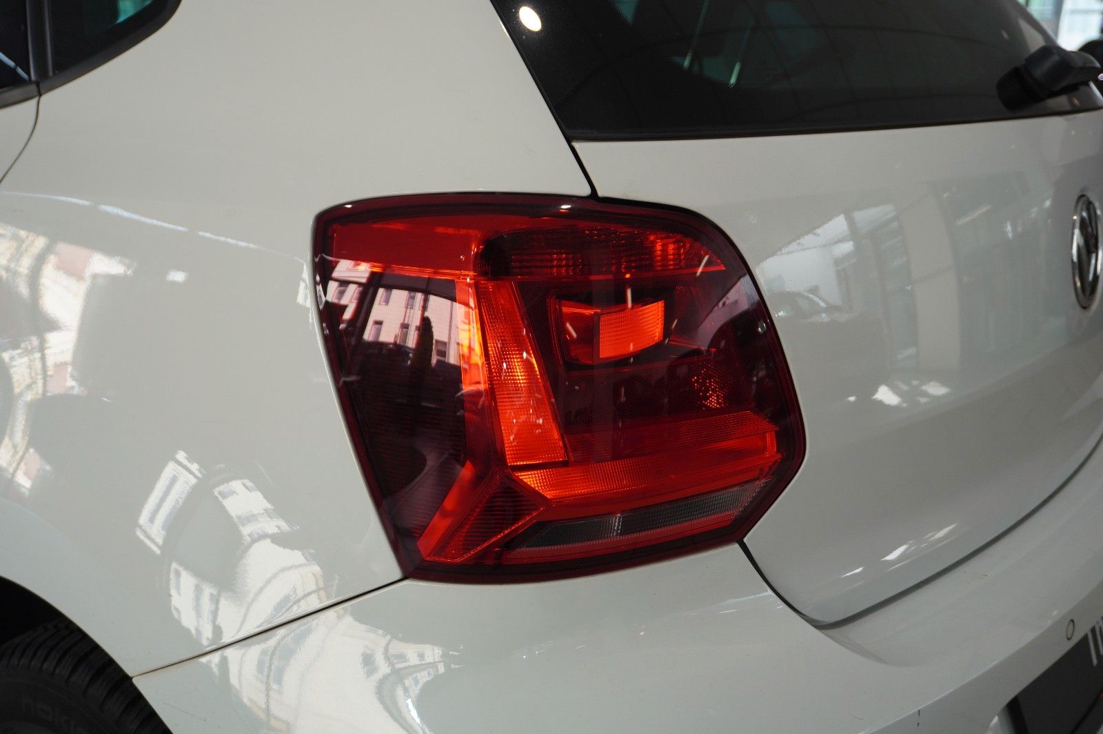 Fahrzeugabbildung Volkswagen Polo V 1.2 TSI LOUNGE DSG NAVI/KLIMA/PDC/TEMP.