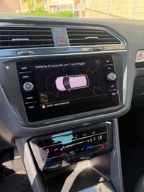 Volkswagen Tiguan - 12