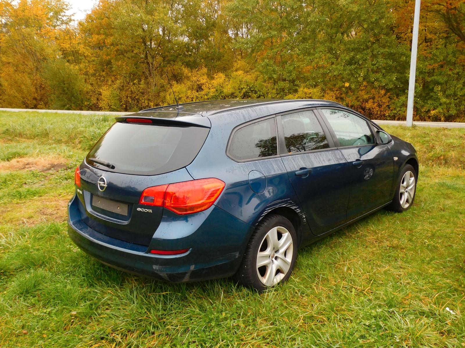 Opel Astra 2011 — photo 6