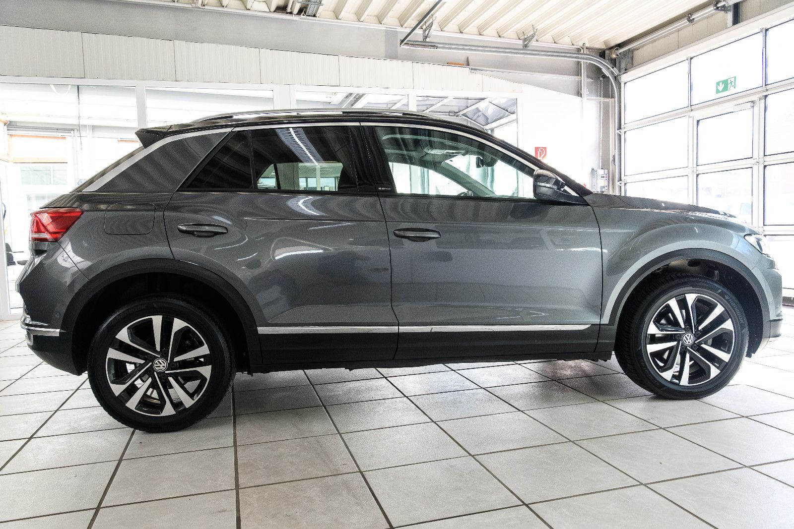 Fahrzeugabbildung Volkswagen T-Roc IQ.DRIVE+AHK+GJR+NAVI+PANORAMA+EL.HECKKLAP