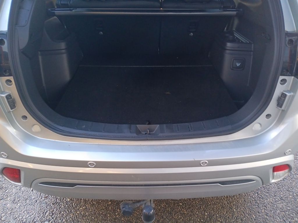 Fahrzeugabbildung Mitsubishi Outlander Plug-in Hybrid 2.4 PLUS Spirit 4WD AHK