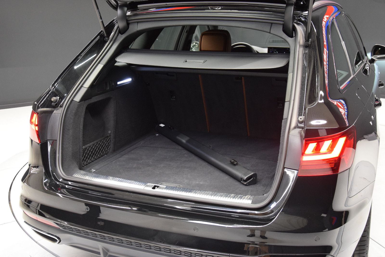 Fahrzeugabbildung Audi A4 Avant 40 TDI S line MATRIX 3-Zonen ACC