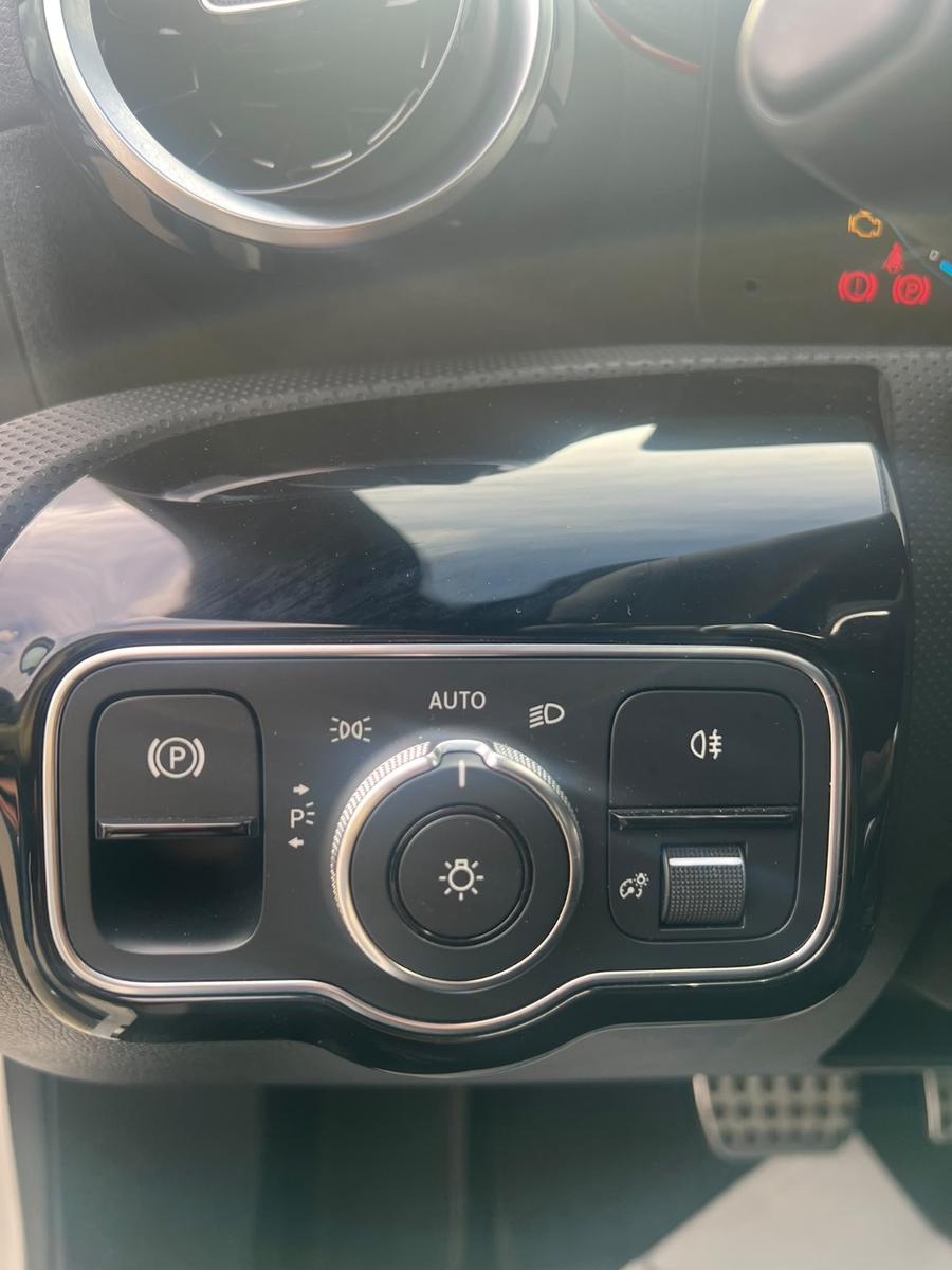 Mercedes-Benz A 180 2x AMG-LINE PANORAMA LED NAVI KAMERA P