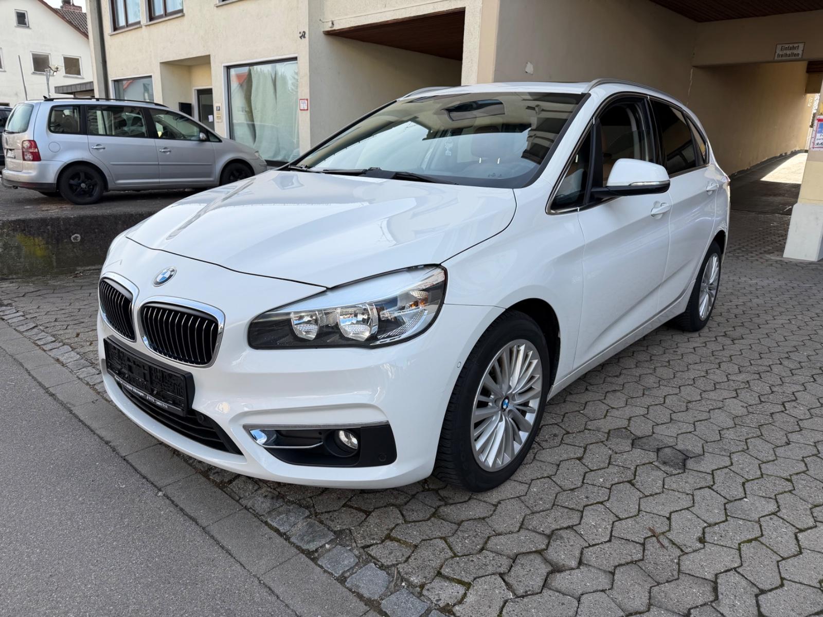 BMW Active Tourer 220 d Luxury *Pano*Autom.*Leder*