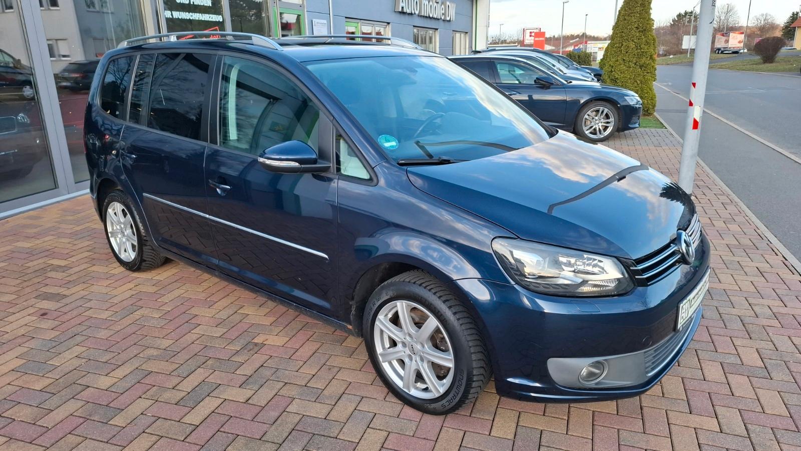 Volkswagen Touran Highline BMT 8-fach bereift, SR neu