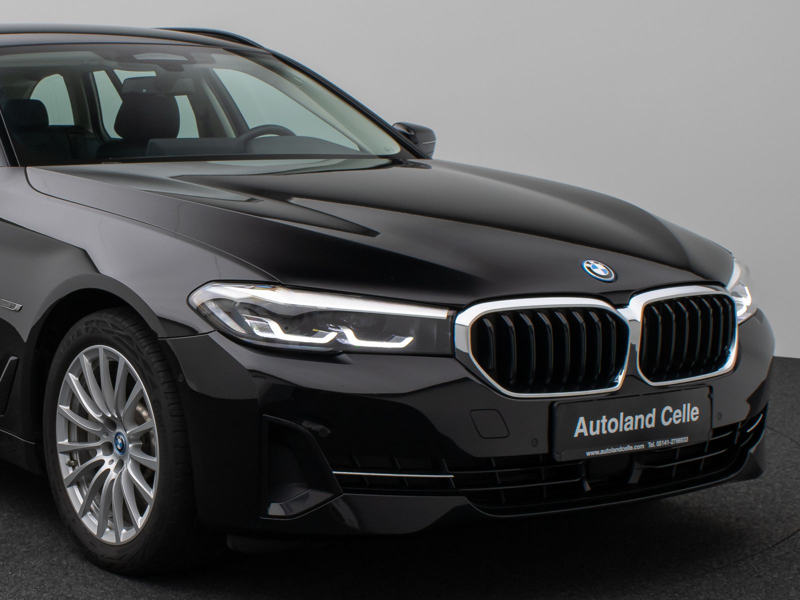 Fahrzeugabbildung BMW 530e Kamera DAB WLAN CockPitPro ACC Alarm LED