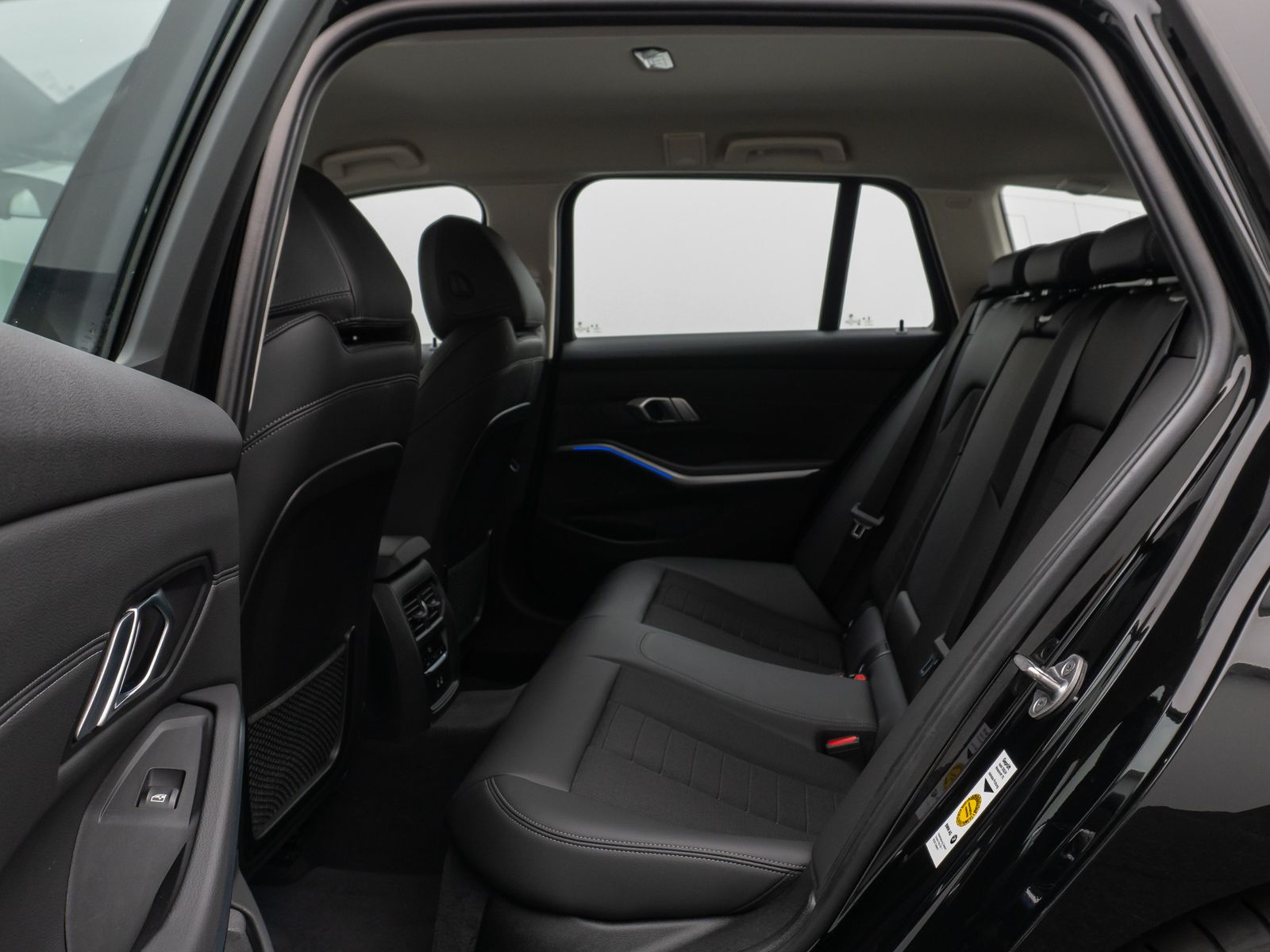 Fahrzeugabbildung BMW 320d SportLine DAB PDC Geschwindigkeitsreg Alarm
