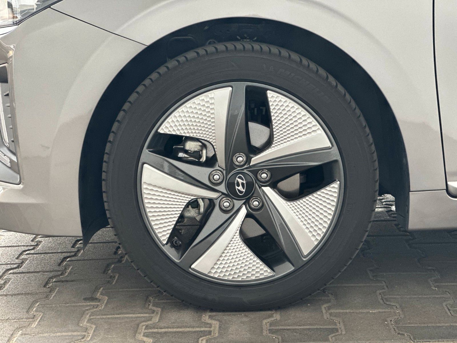 Fahrzeugabbildung Hyundai IONIQ Trend HEV 1.6l 105PS Carplay/Kamera!
