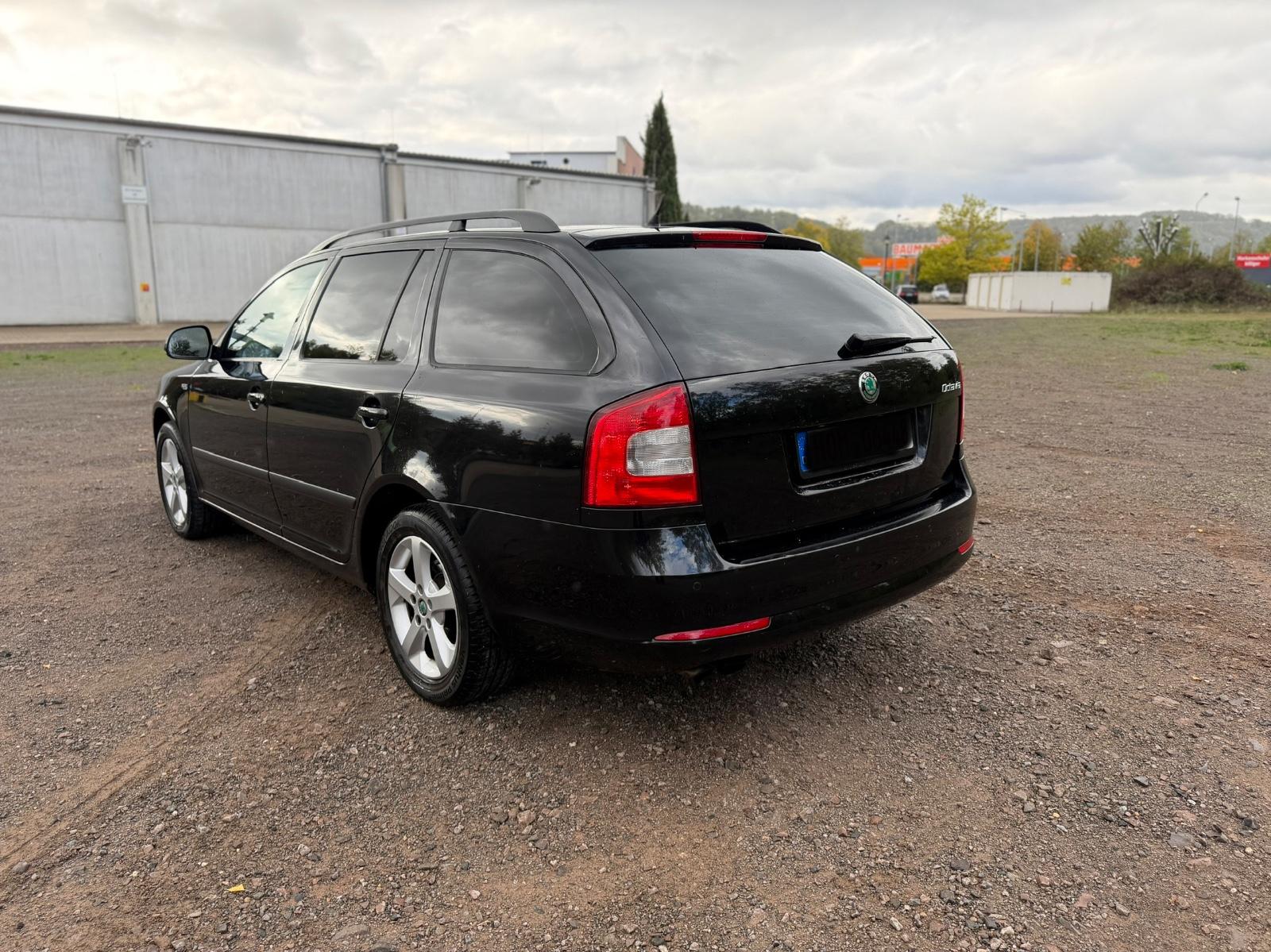 Skoda Octavia 2012 — салон