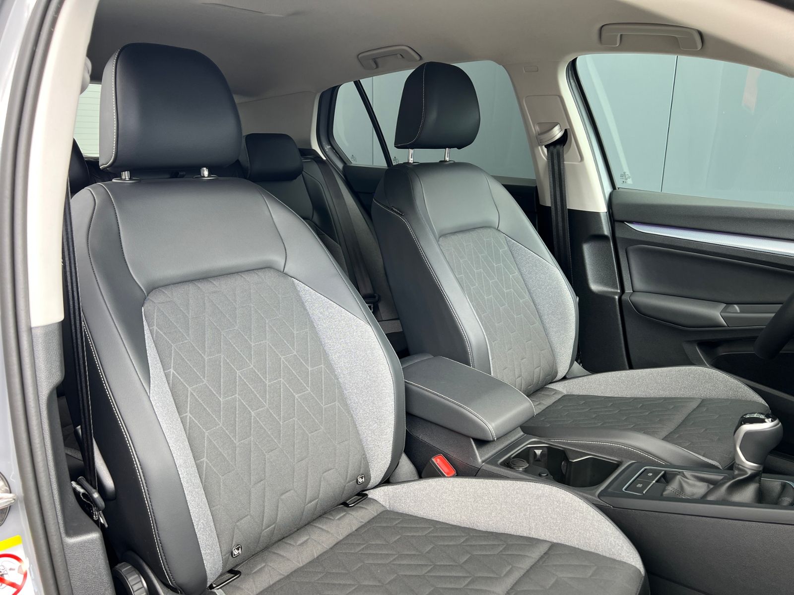 Fahrzeugabbildung Volkswagen Golf VIII GOAL 1.5 TSI *LED, App-Connect, 16'-LM