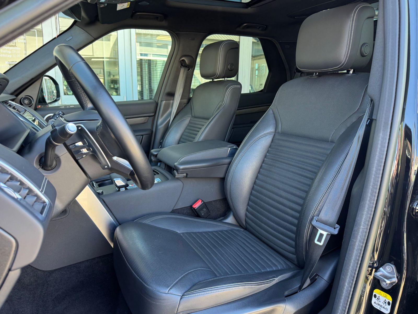 Fahrzeugabbildung Land Rover Discovery  R-Dynamic AWD/7-SITZER/360'°Cam/AHK