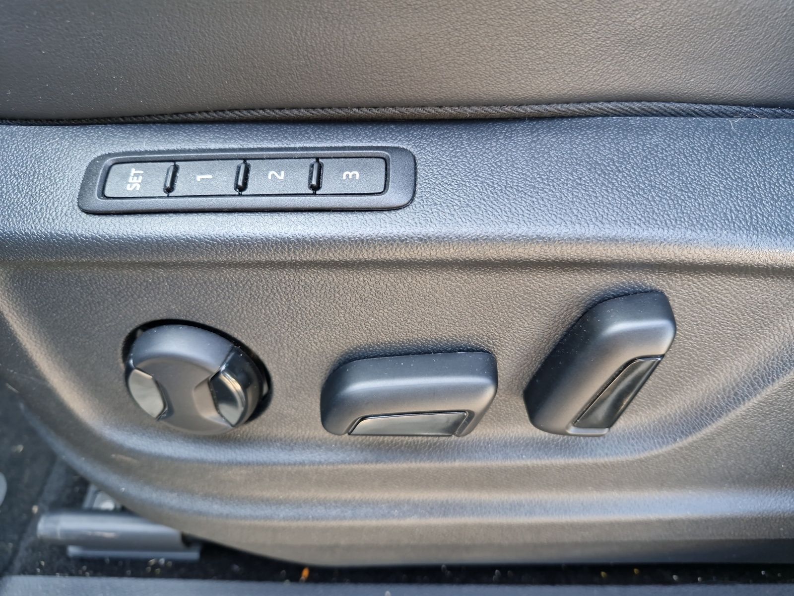 Fahrzeugabbildung SKODA Kodiaq Sportline 1.5 TSI DSG ACC LED KAMERA