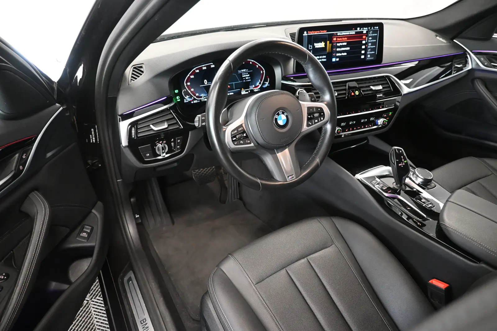 BMW 530 d*M-LENKR*KAMERA*LEDER*ACC*KEYLESS*CARPLAY