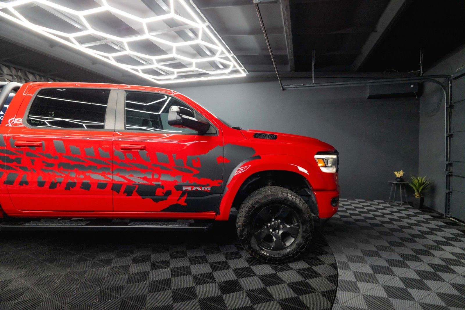 Fahrzeugabbildung Dodge RAM 5.7 V8 HEMI 4x4 OFFROAD LONGBED AXLE LOCK