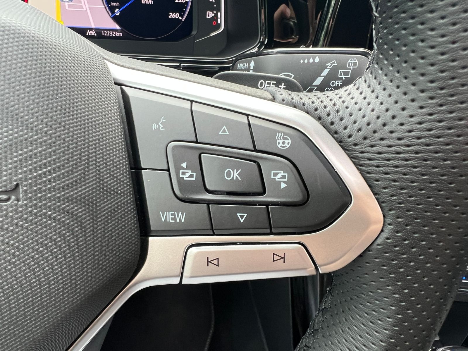 Fahrzeugabbildung Volkswagen T-Roc R-Line 2.0 TDI DSG 4Motion *AHK, BlackStyl