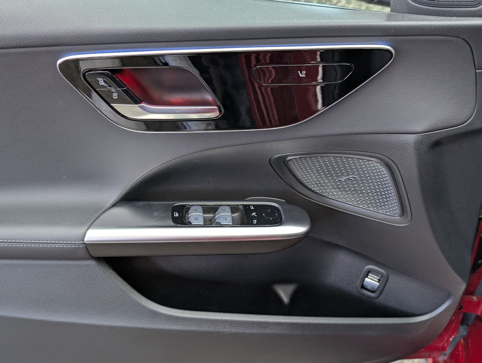 Fahrzeugabbildung Mercedes-Benz C 180 T AVANTGARDE MBUX AHK KAM VIRT AMBI WINTER