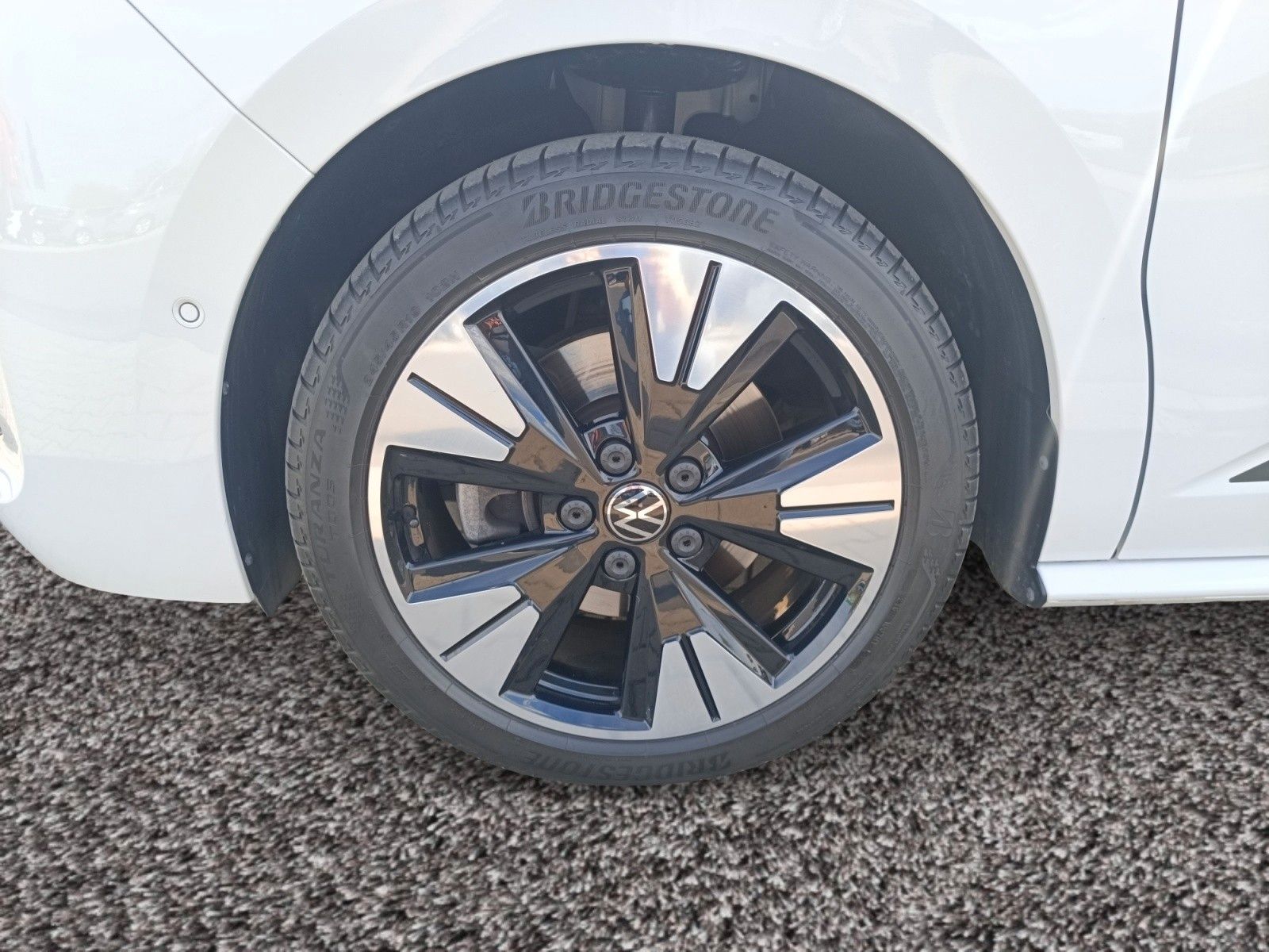 Fahrzeugabbildung Volkswagen Multivan Lang Edition DSG Matrix Navi 19" RFK