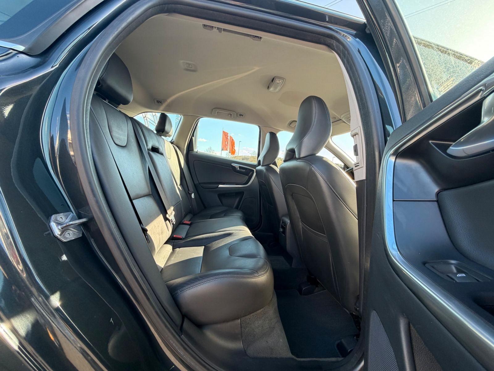 Volvo XC60 2.0d Momentum/Auto./Leder/Navi