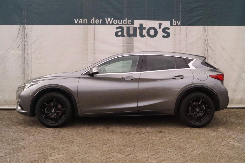 INFINITI Q30