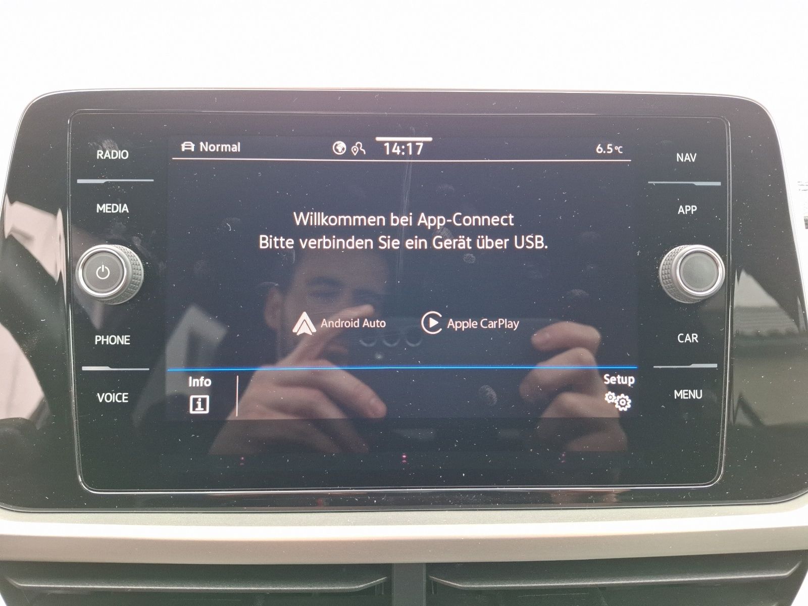 Fahrzeugabbildung Volkswagen T-Roc Move Matrix Navi AID ACC RFK SH LM
