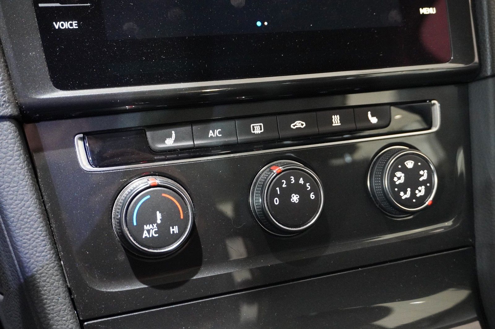 Fahrzeugabbildung Volkswagen Golf VII VARI. 2.0D COMFORT. 4M NAVI/KAMERA/AHK