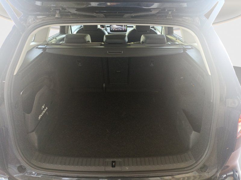 Fahrzeugabbildung SKODA Enyaq iV 80x Loft