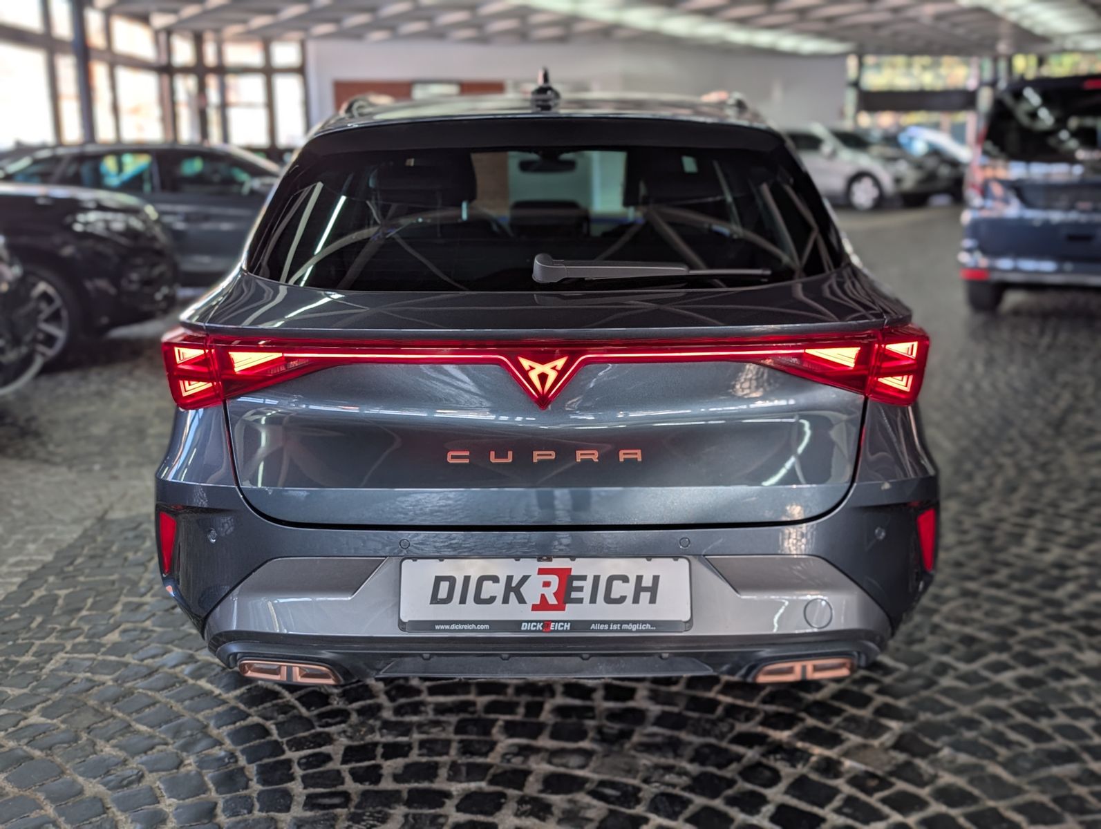 Fahrzeugabbildung CUPRA Leon 1.5 e-Hybrid PLUG-IN LED INTELIG-DRIVE EDGE