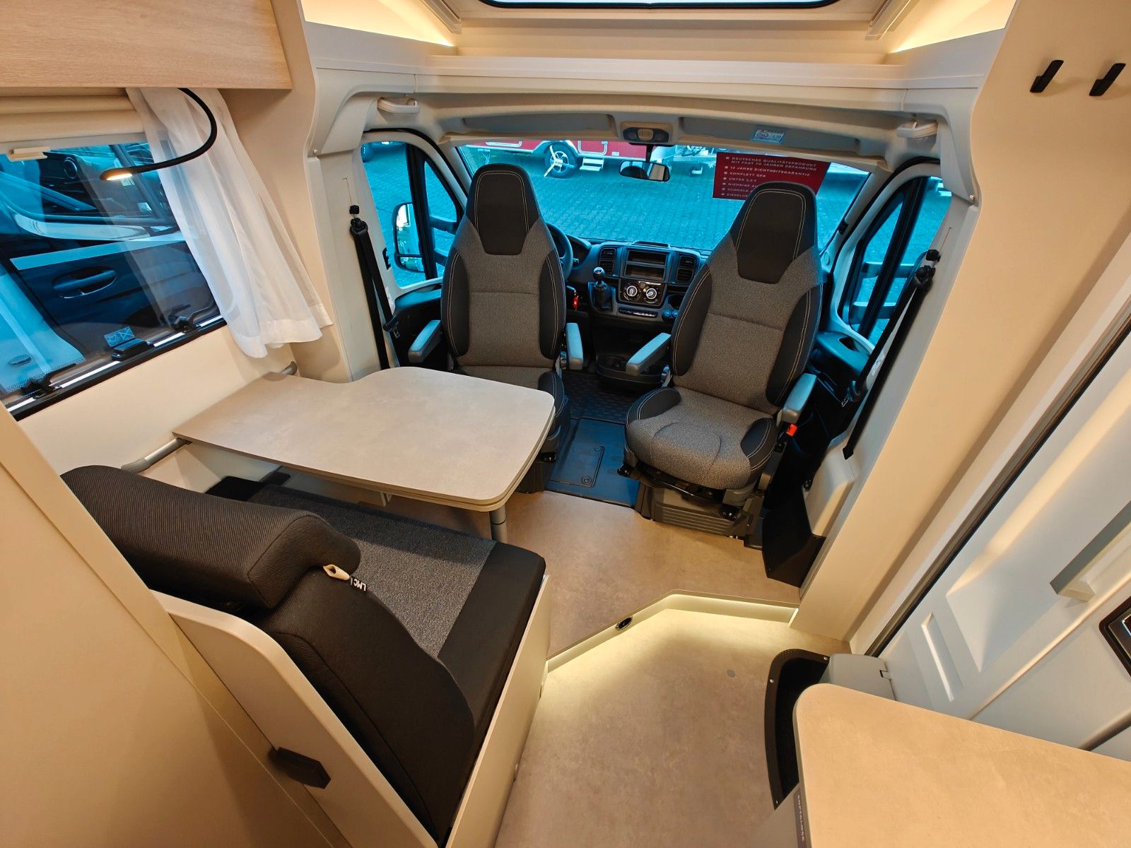 Fahrzeugabbildung LMC Tracer V 670 - Tracer Van Paket, 140PS, MJ2026 -