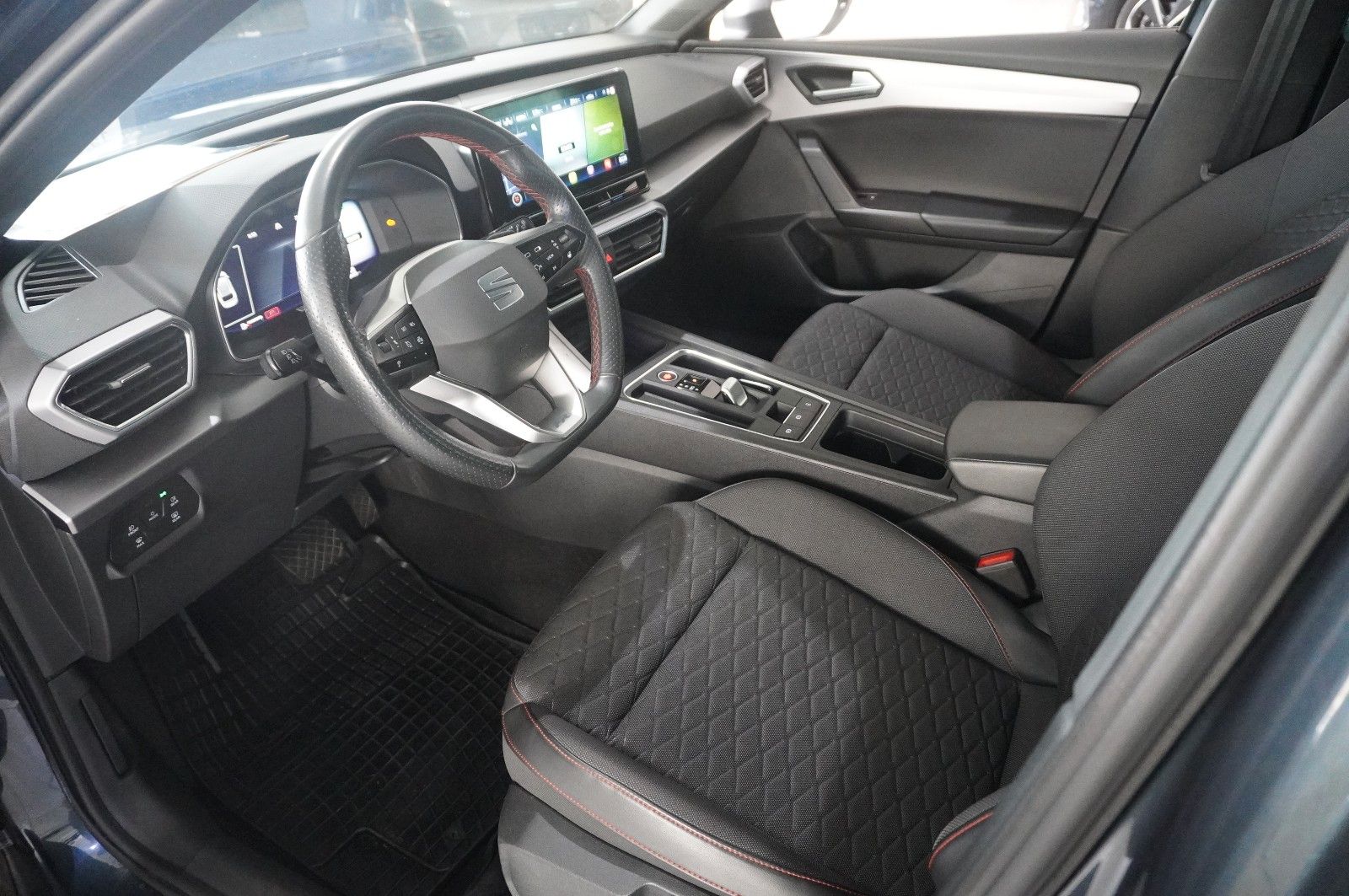 Fahrzeugabbildung SEAT Leon ST 1.5 TSI FR SPORT DSG NAVI/LED/VIRT./DAB+