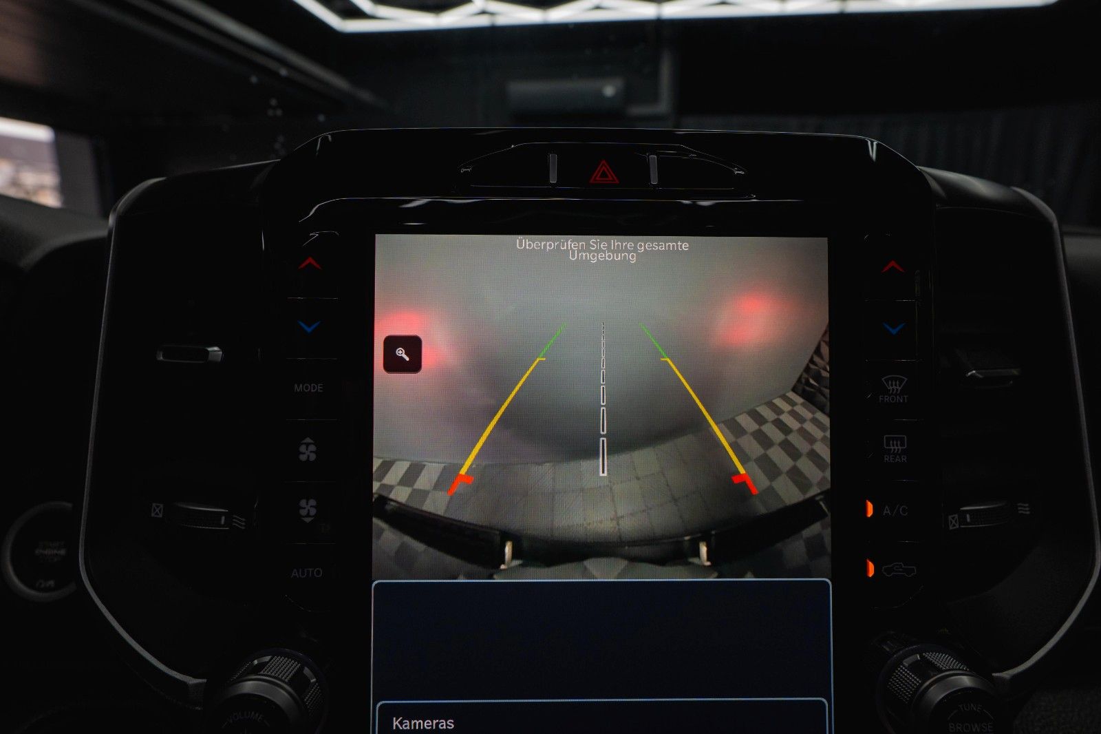 Fahrzeugabbildung Dodge RAM 5.7 V8 HEMI 4x4 Limited Longbed Airmatic 19%