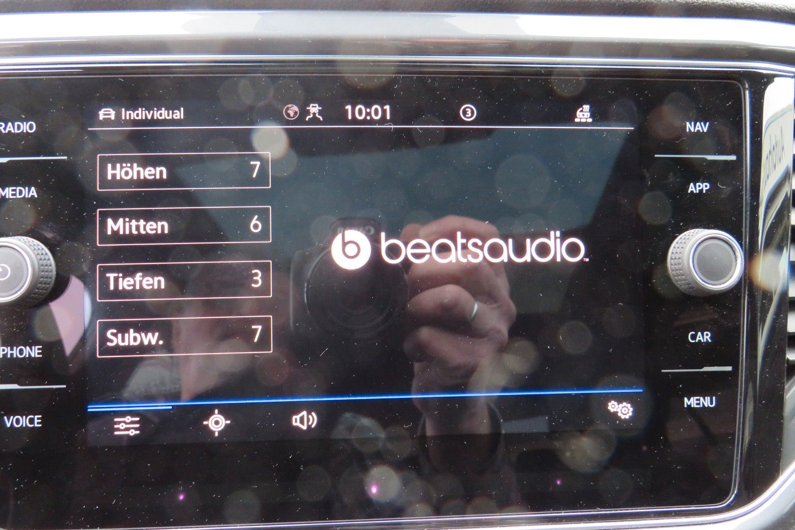 Fahrzeugabbildung Volkswagen T-Roc Sport R-LINE PANO 18`LED NAVI BEATS 1.HD