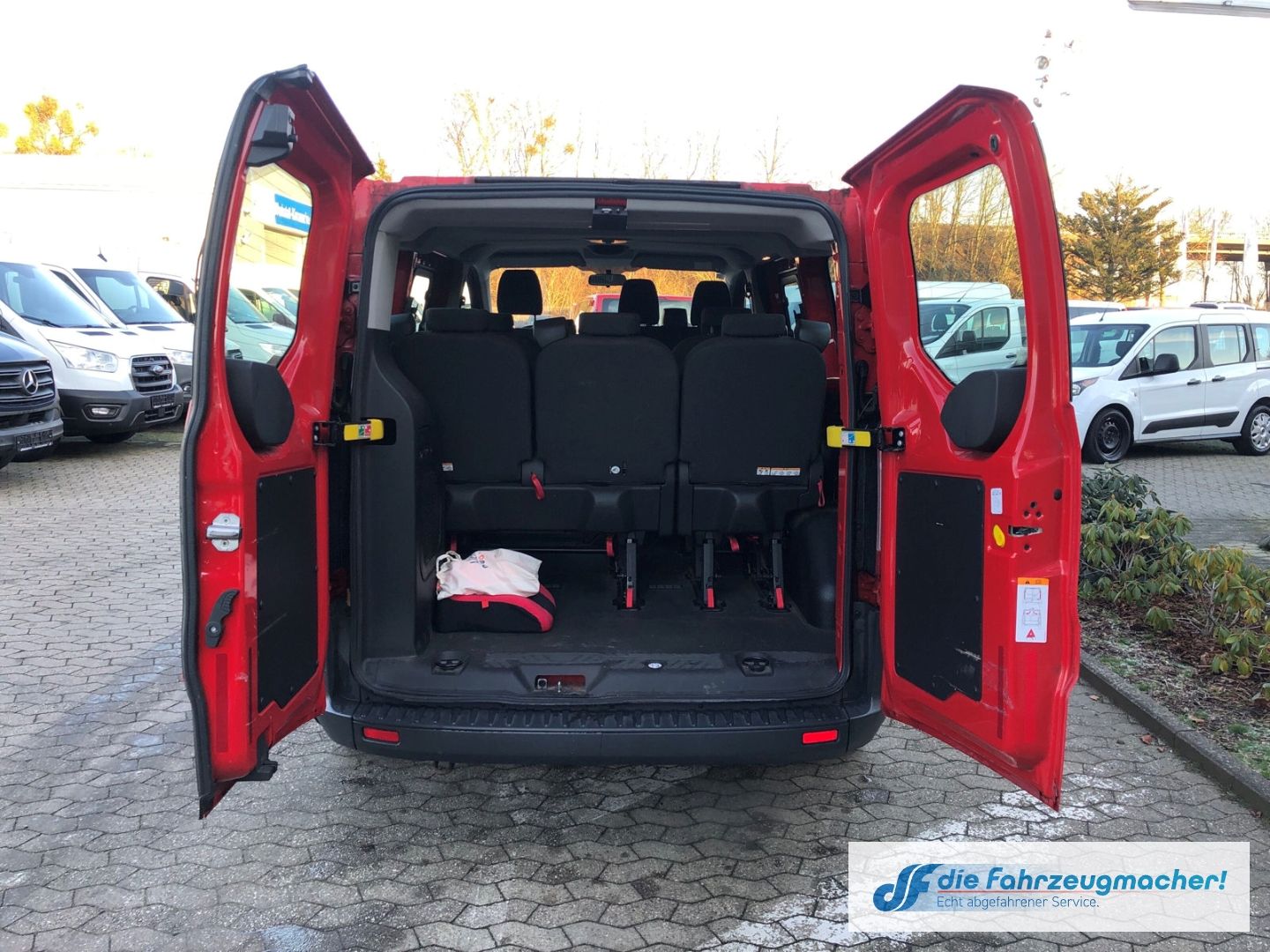 Fahrzeugabbildung Ford Transit Custom Kombi 300 L1 2.2 TDCi *8403