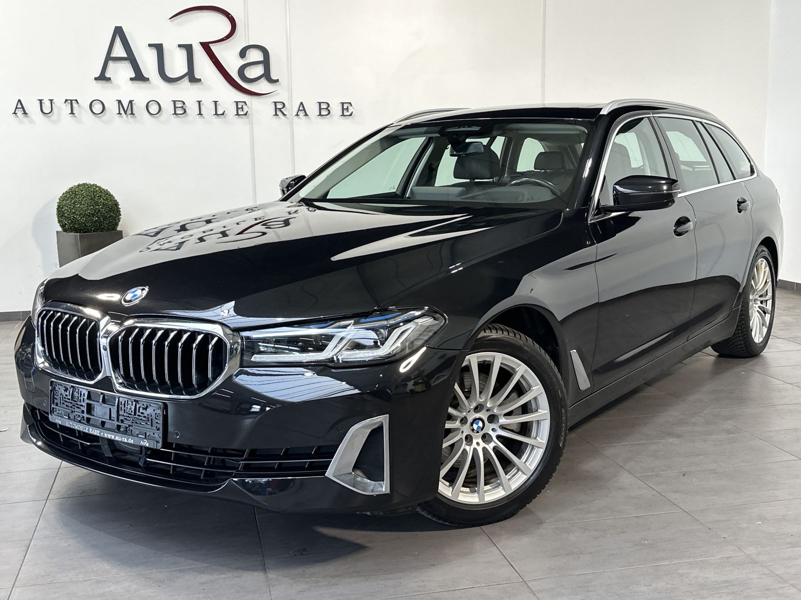 Fahrzeugabbildung BMW 520d Touring Luxury-Line NAV+LASER+PANO+HUD+360°