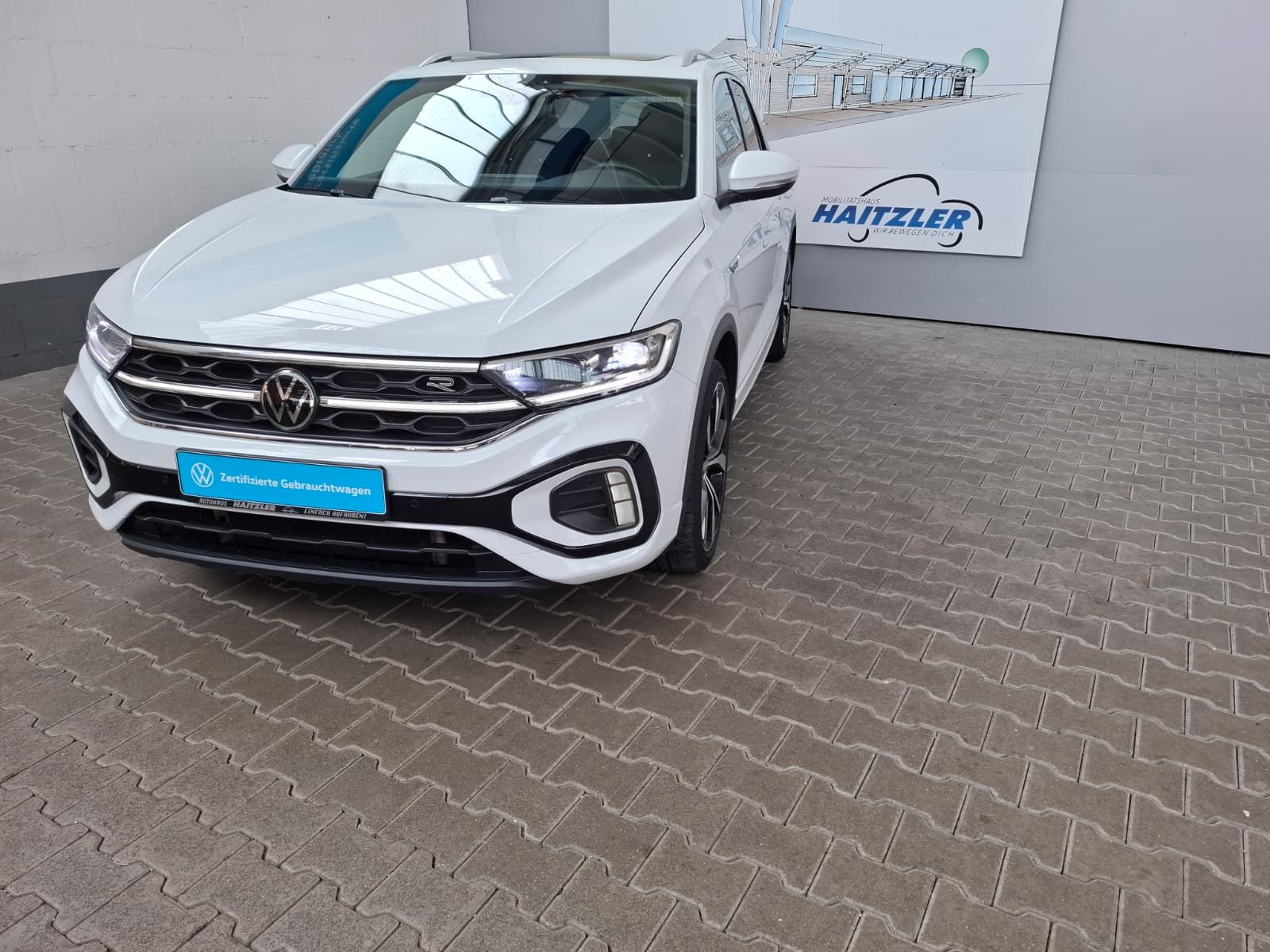 Fahrzeugabbildung Volkswagen T-Roc R-Line 2,0 TDI DSG 4Motion + IQ.Drive+Navi