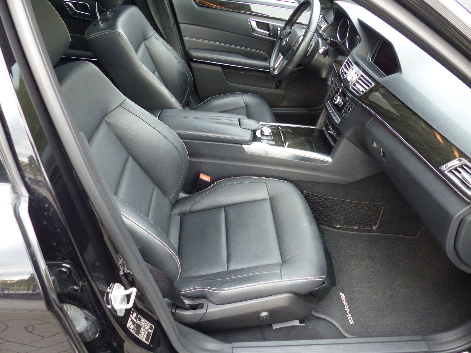 Fahrzeugabbildung Mercedes-Benz E 300 BlueTec T Diesel AMG