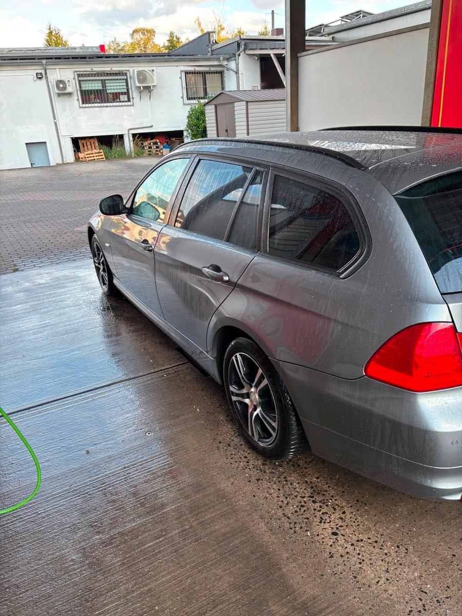 BMW 318 2011 — двигун 143 HP (105kW)