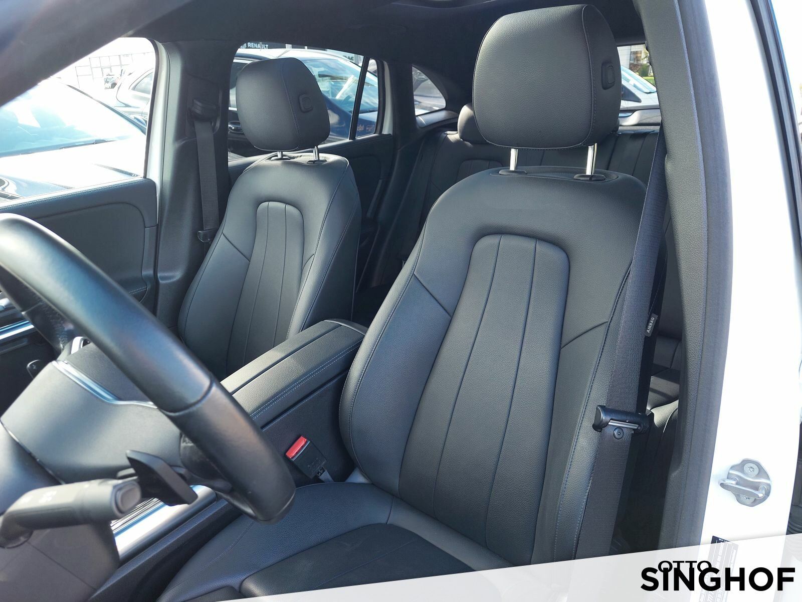 Fahrzeugabbildung Mercedes-Benz GLA 200 Progressive +AHK+Pano+Night+LED+Rü Kam+