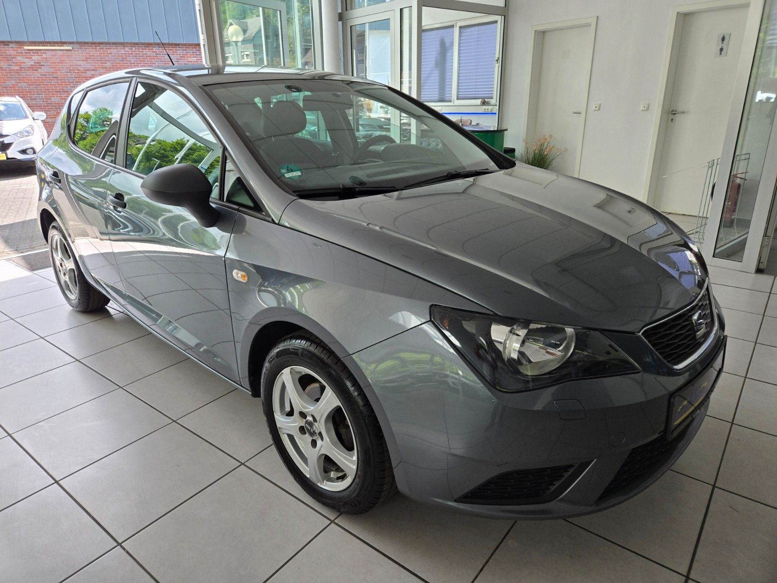 Fahrzeugabbildung SEAT Ibiza Lim. Reference Salsa
