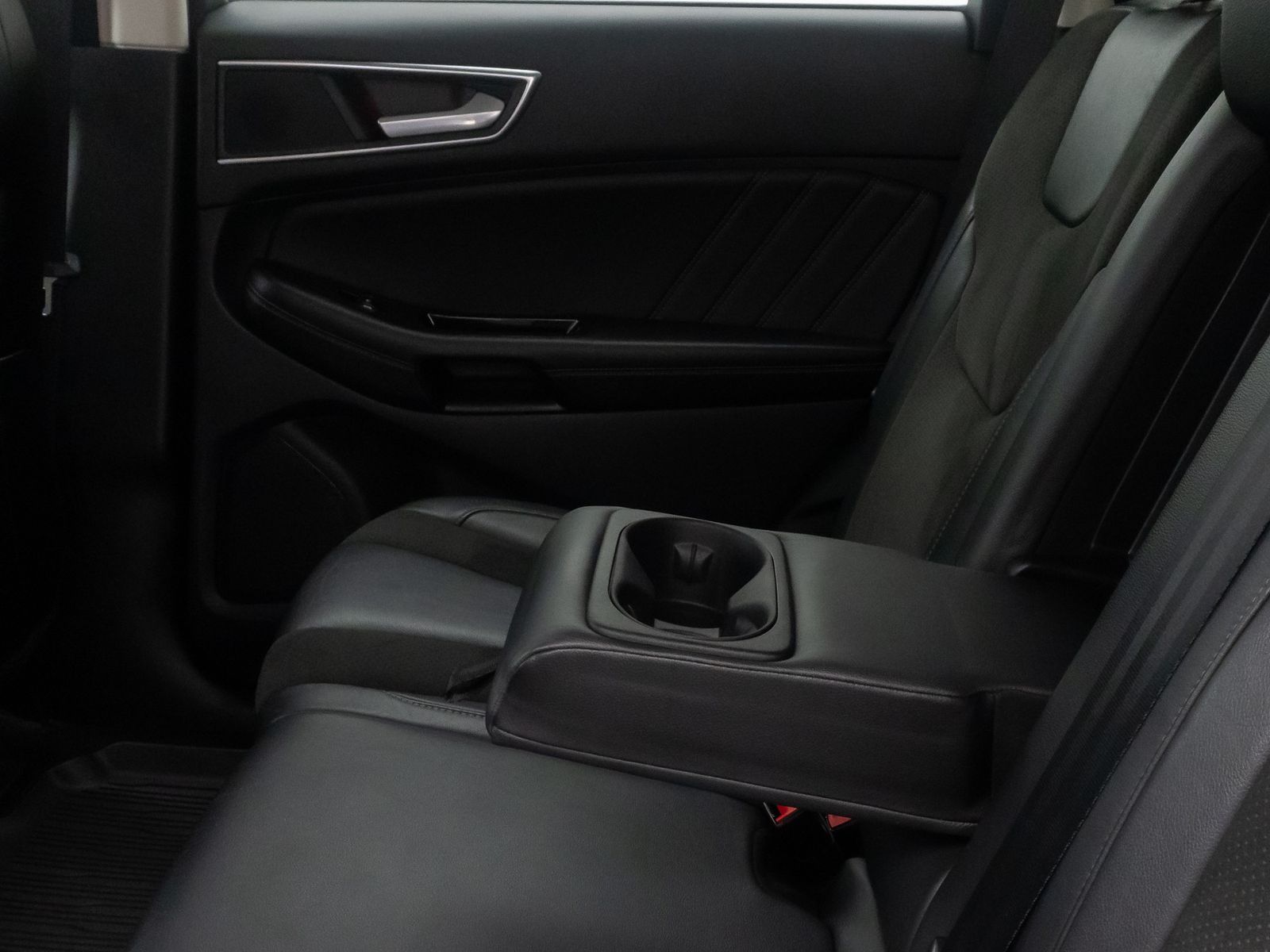 Fahrzeugabbildung Ford Edge ST-Line 4x4 Kamera HiFi Komfort Memory 20"