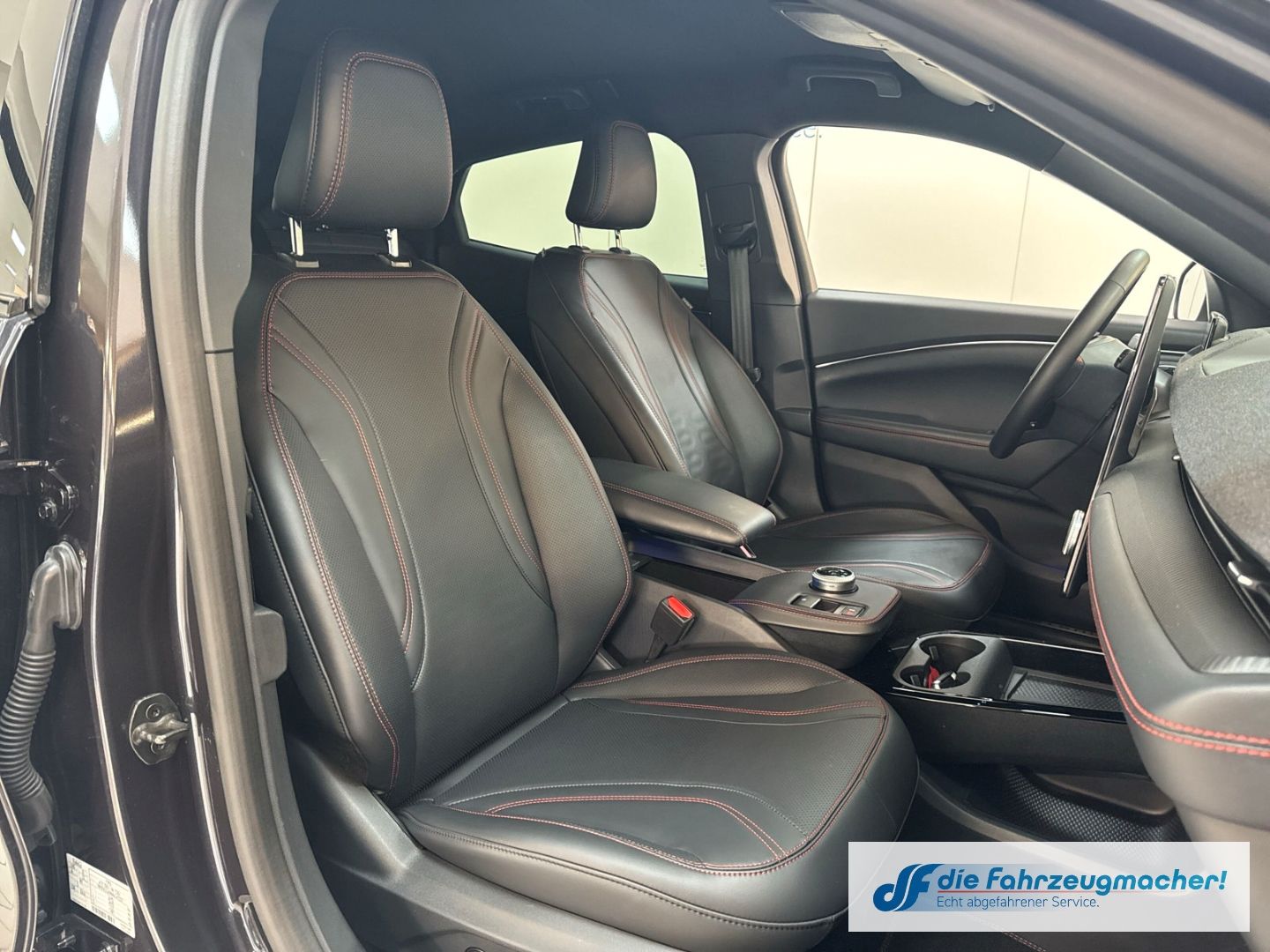 Fahrzeugabbildung Ford Mustang MACH-E Mach-E Premium AWD Navi Digitales