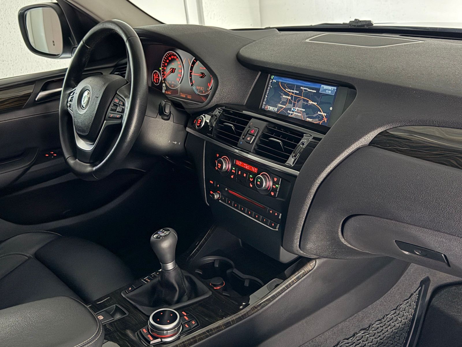 Fahrzeugabbildung BMW X3 sDrive 18 d/XENON/HuD/PANO/AHK/NAVI PROF.