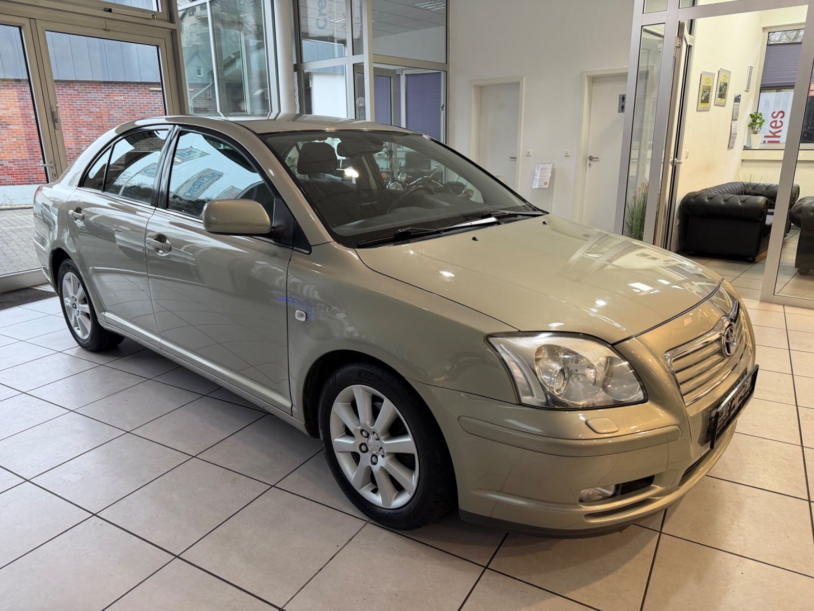 Fahrzeugabbildung Toyota Avensis 1.8 Executive Liftback