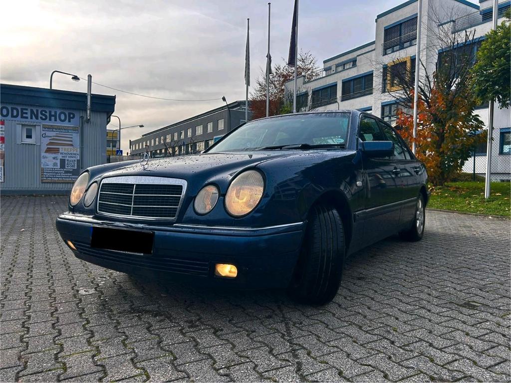 Mercedes-Benz E 240