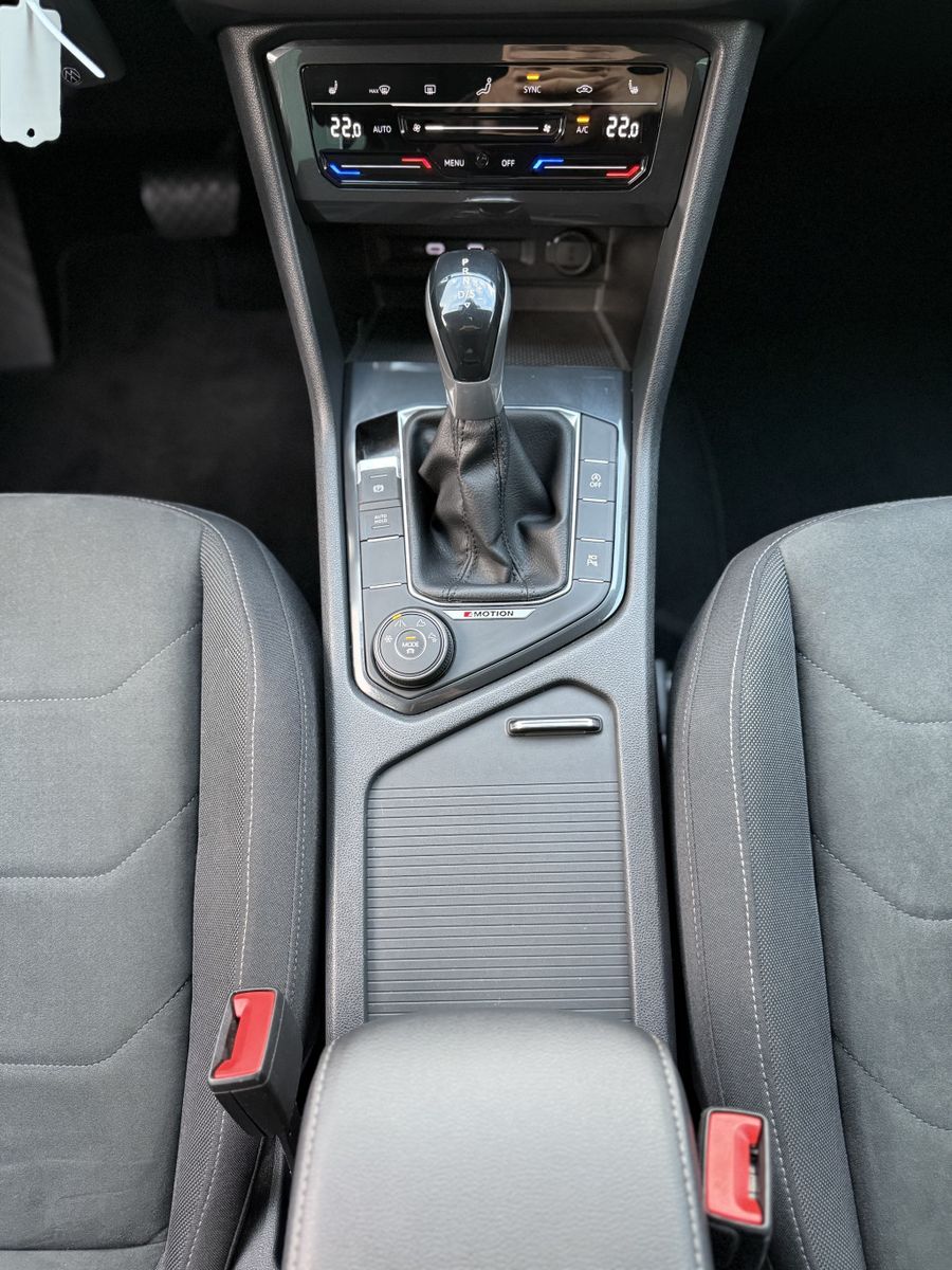 Fahrzeugabbildung Volkswagen Tiguan 4M DSG Elegance NAV+LED+AHK+VCOCK+360°+PP